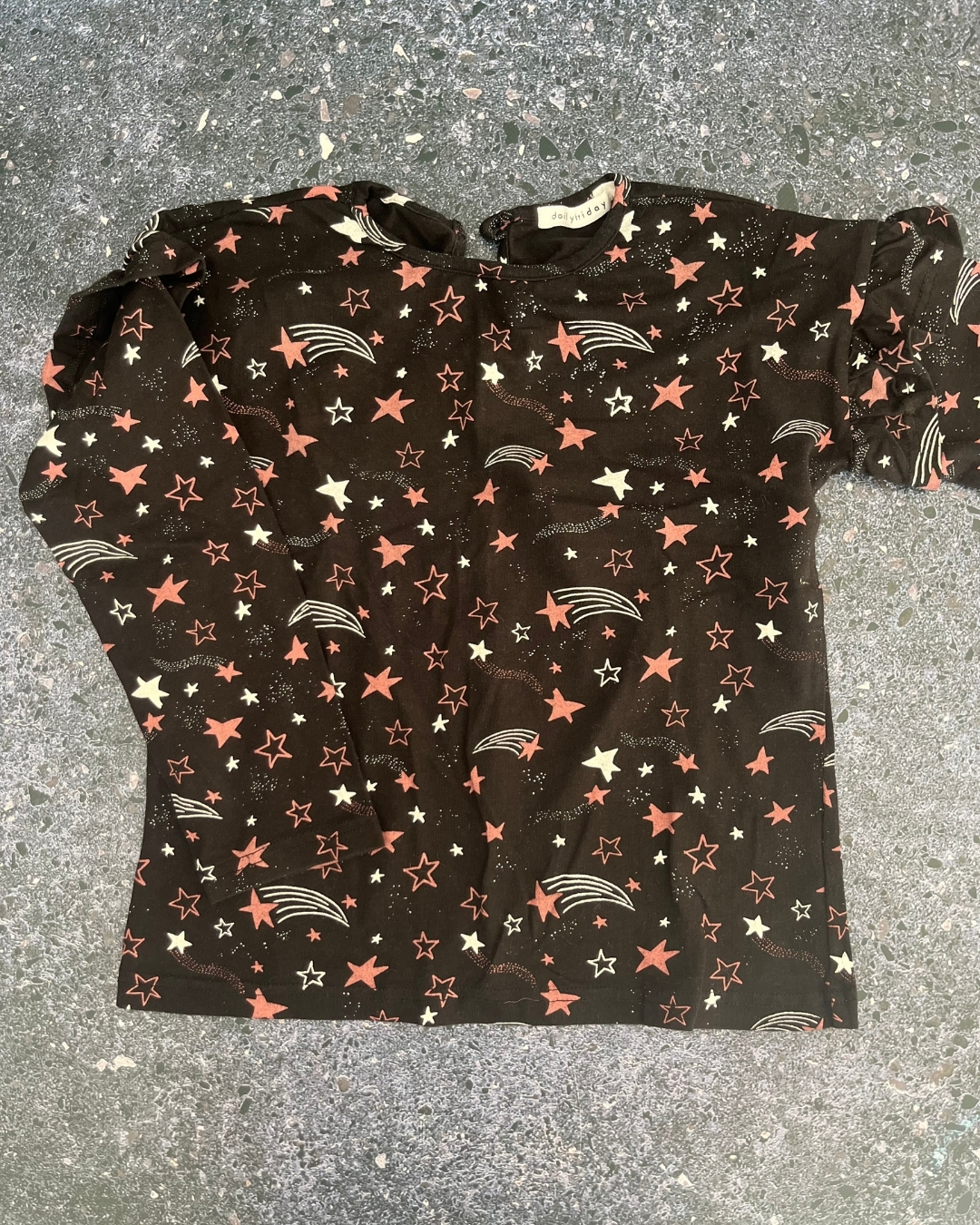 Daily Friend black stars long sleeve top 6/7Y
