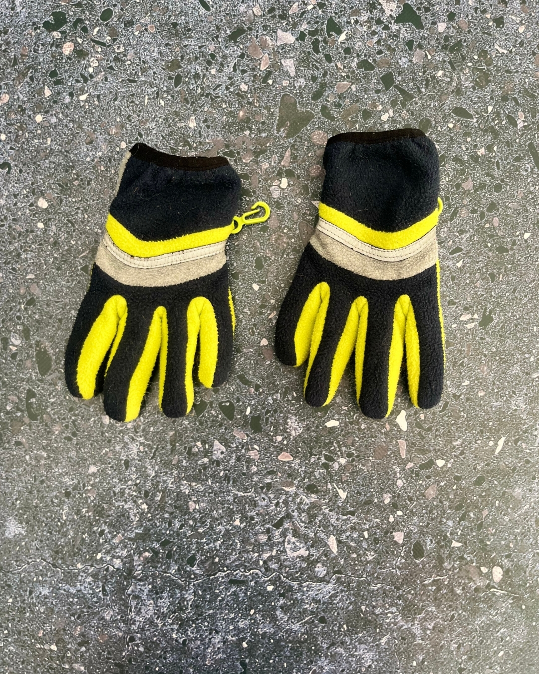 Blue, grey and yellow gloves 6/8Y