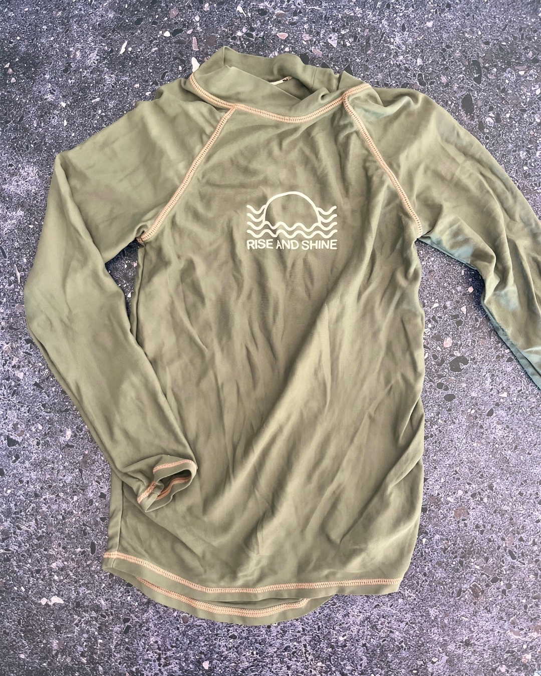 Cotton On green Rise and Shine rash vest 5Y