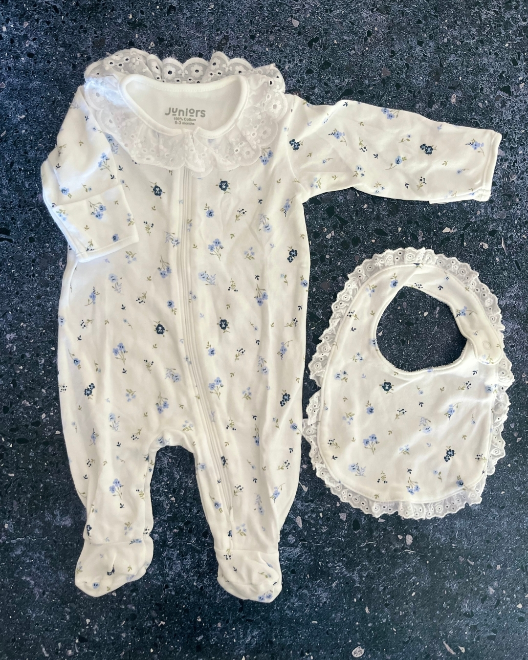 Juniors white floral onesie and bib set 0/3M