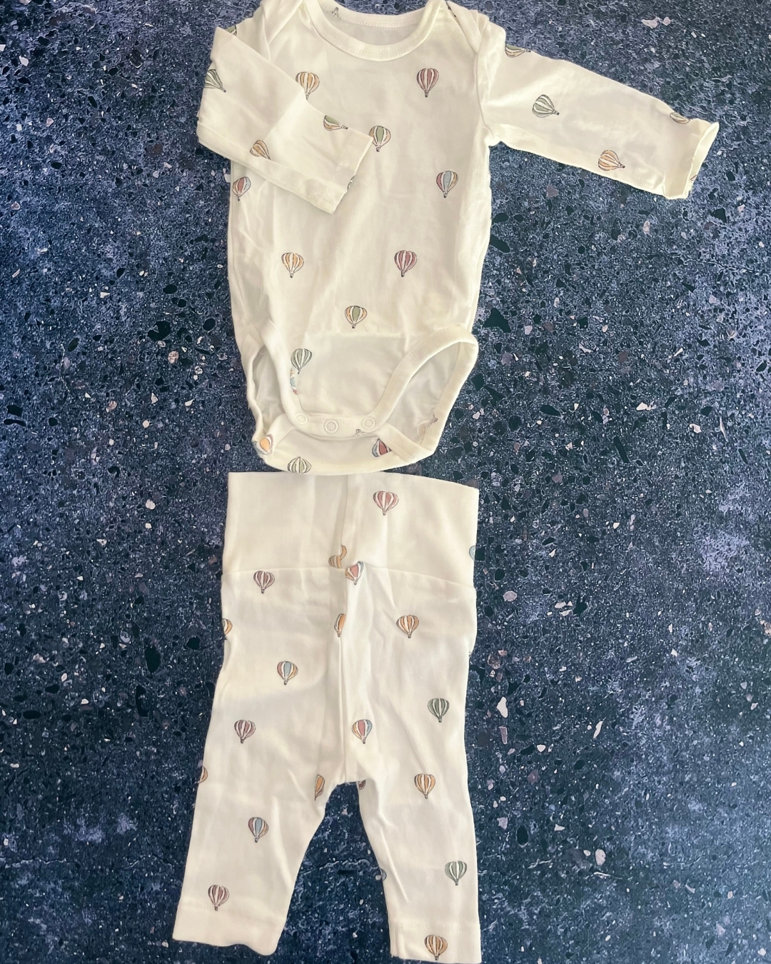 H&M white hot air balloon baby grow and pants set 1/2M