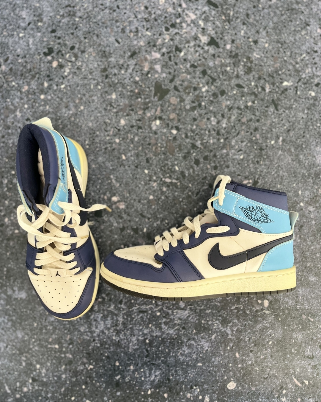 Nike blue Air Jordan shoes Size 4 Adult