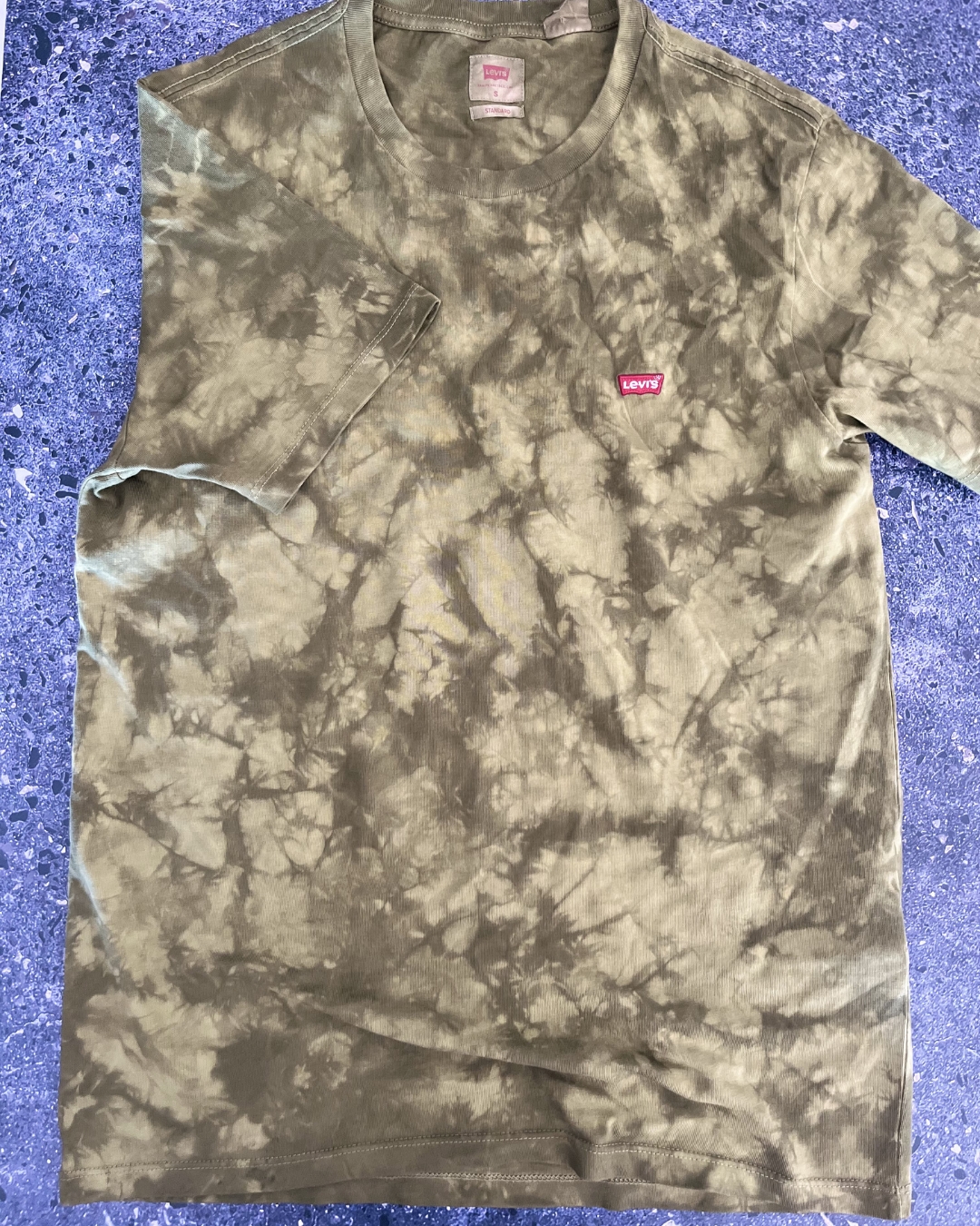 Levis green camo T-shirt Small (13/15Y)