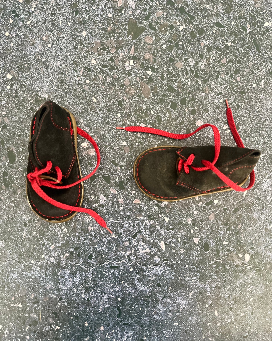 Walkmates black and red shoes Size 4