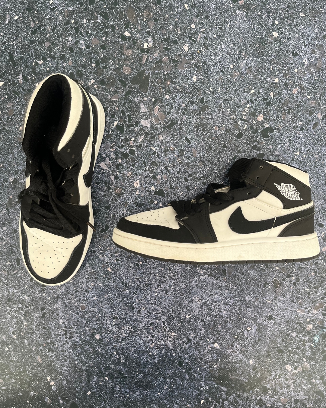 Nike white and black high ankle shoes Size 2.5