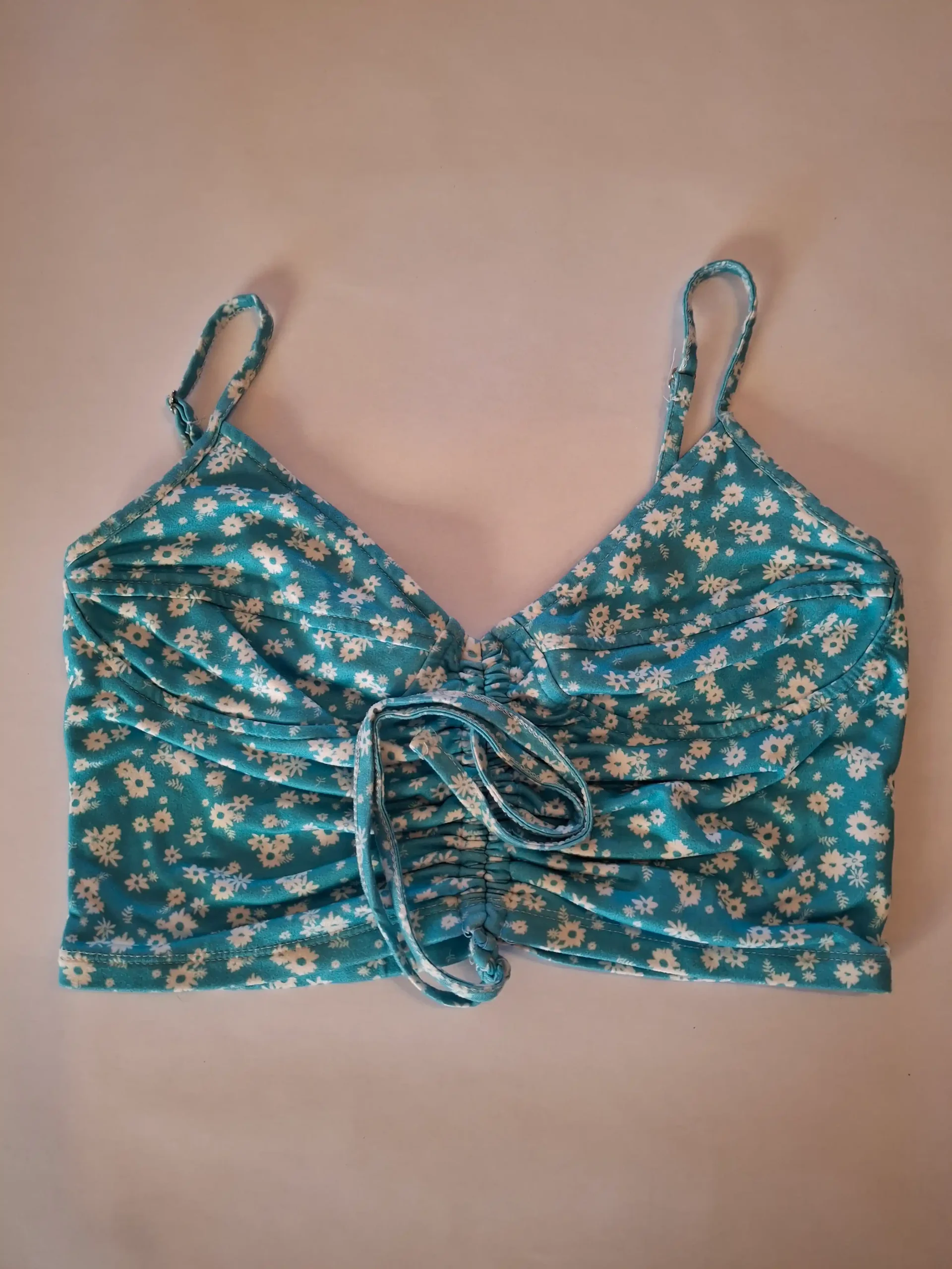 Floral blue cropped tee size 8